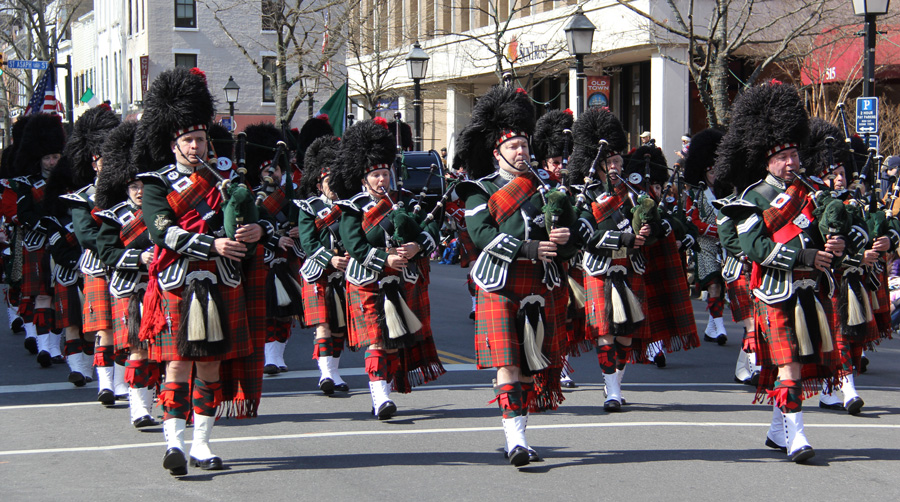 The City of Alexandria Pipes and Drums get things rolling in black hats and spats.